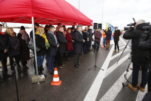 14.01.2019 Chmielnik. Otwarcie północnej obwodnicy miasta. Przemawia senator Krzysztof Słoń / Jarosław Kubalski / Radio Kielce