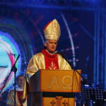 26.01.2019 Kielce połączyły się duchowo z Panamą, gdzie odbywają się Światowe Dni Młodzieży. Msza w hali Targów Kielce. Biskup Marian Florczyk / Jarosław Kubalski / Radio Kielce