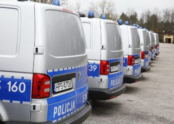 11.04.2019 Kielce. Przekazanie 13 radiowozów Komendzie Miejskiej Policji w Kielcach i komendom powiatowym / Jarosław Kubalski / Radio Kielce