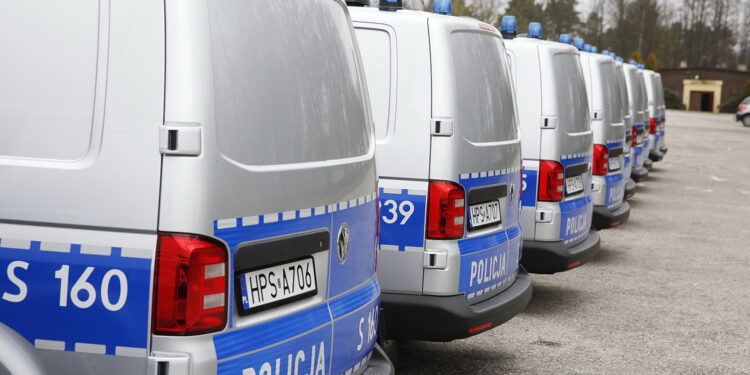 11.04.2019 Kielce. Przekazanie 13 radiowozów Komendzie Miejskiej Policji w Kielcach i komendom powiatowym / Jarosław Kubalski / Radio Kielce