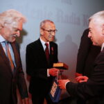 12.05.2019 Kielce. WDK. 10 lecie istnienia audycji Polskiego Radia Kielce "Moc Historii". Magdalena Sitek oraz 12.05.2019 Kielce. WDK. 10 lecie istnienia audycji Polskiego Radia Kielce "Moc Historii". Twórcy audycji Tomasz Tamborski, Cezary Jastrzębski i Bohdan Gumowski odebrali z rąk posła Krzysztofa Lipca i marszałka Andrzeja Bętkowskiego medale Gloria Artis / Jarosław Kubalski / Radio Kielce