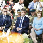 01.09.2019 Kielce. Kwatera Ofiar Września 1939 roku na Cmentarzu Wojsk Polskich. Uroczystości w 80. rocznicę wybuchu II wojny światowej. Radny sejmiku Janusz Koza, senator Krzysztof Słoń i wiceminister sportu i turystyki Anna Krupka / Jarosław Kubalski / Radio Kielce