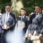 01.09.2019 Kielce. Kwatera Ofiar Września 1939 roku na Cmentarzu Wojsk Polskich. Uroczystości w 80. rocznicę wybuchu II wojny światowej. Poseł Michał Cieślak, zastępca prezydenta miasta Marcin Różycki i radny Marcin Chłodnicki / Jarosław Kubalski / Radio Kielce