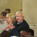 21.09.2019 Wiślica. Poseł Krzysztof Lipiec honorowym obywatelem miasta. Msza święta i koncert w bazylice kolegiackiej. Poseł Krzysztof Lipiec z żoną / Jarosław Kubalski / Radio Kielce