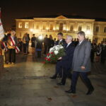 19.10.2019 Kielce. Uroczystości w 35. rocznicę śmierci księdza Jerzego Popiełuszki. Andrzej Pruś - przewodniczący sejmiku, Krzysztof Lipiec - poseł i Jarosław Karyś - wiceprzewodniczący Rady Miasta Kielce / Jarosław Kubalski / Radio Kielce