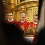 13.12.2019 Kielce. Uroczystości w 38. rocznicę wprowadzenia stanu wojennego. Msza w katedrze. Biskup Jan Piotrowski / Jarosław Kubalski / Radio Kielce