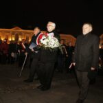 13.12.2019 Kielce. Uroczystości w 38. rocznicę wprowadzenia stanu wojennego. Złożenie kwiatów pod pomnikiem księdza Jerzego Popiełuszki. Solidarność - Mieczysław Gójski, Waldemar Bartosz i Kazimierz Pasternak / Jarosław Kubalski / Radio Kielce