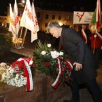 13.12.2019 Kielce. Uroczystości w 38. rocznicę wprowadzenia stanu wojennego. Złożenie kwiatów pod pomnikiem księdza Jerzego Popiełuszki. Senator Krzysztof Słoń / Jarosław Kubalski / Radio Kielce