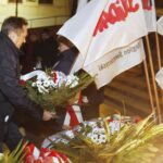 13.12.2019 Kielce. Uroczystości w 38. rocznicę wprowadzenia stanu wojennego. Złożenie kwiatów pod pomnikiem księdza Jerzego Popiełuszki. Starosta Mirosław Gębski / Jarosław Kubalski / Radio Kielce