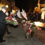 13.12.2019 Kielce. Uroczystości w 38. rocznicę wprowadzenia stanu wojennego. Złożenie kwiatów pod pomnikiem księdza Jerzego Popiełuszki / Jarosław Kubalski / Radio Kielce