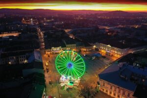 02.01.2020 Kielce. Zachód Słońca i diabelski młyn na Rynku / Jarosław Kubalski / Radio Kielce