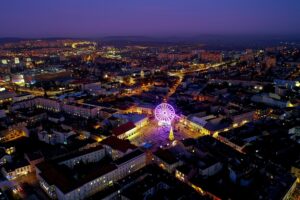 02.01.2020 Kielce. Zachód Słońca i diabelski młyn na Rynku / Jarosław Kubalski / Radio Kielce