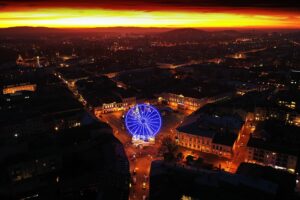 02.01.2020 Kielce. Zachód Słońca i diabelski młyn na Rynku / Jarosław Kubalski / Radio Kielce