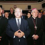 07.01.2020 Kielce. Spotkanie świąteczno-noworoczne świętokrzyskich struktur Prawa i Sprawiedliwości w WDK. Biskup Jan Piotrowski, poseł Krzysztof Lipiec, biskup Krzysztof Nitkiewicz i biskup Henryk Tomasik / Jarosław Kubalski / Radio Kielce