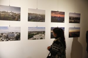 09.01.2020 Kielce. Wernisaż wystawy fotograficznej "To tu. Moje Świętokrzyskie" / Jarosław Kubalski / Radio Kielce