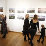 09.01.2020 Kielce. Wernisaż wystawy fotograficznej "To tu. Moje Świętokrzyskie" / Jarosław Kubalski / Radio Kielce