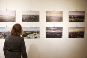 09.01.2020 Kielce. Wernisaż wystawy fotograficznej "To tu. Moje Świętokrzyskie" / Jarosław Kubalski / Radio Kielce