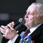 22.01.2020 Piekoszów. Aktor Jan Nowicki podczas spotkania z mieszkańcami / Jarosław Kubalski / Radio Kielce