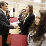 30.01.2020 Kielce. UJK. Stypendia ministra nauki i szkolnictwa wyższego dla studentów. Wręczył je rektor UJK prof. Jacek Semaniak / Jarosław Kubalski / Radio Kielce