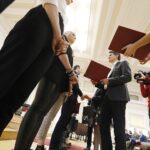 30.01.2020 Kielce. UJK. Stypendia ministra nauki i szkolnictwa wyższego dla studentów. Wręczył je rektor UJK prof. Jacek Semaniak / Jarosław Kubalski / Radio Kielce