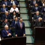 Warszawa. Sejm. Pierwsze posiedzenie izby IX kadencji - ślubowanie. Ślubowanie składa Mateusz Morawiecki - poseł Prawa i Sprawiedliwości / Jarosław Kubalski / Radio Kielce