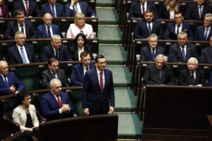 Warszawa. Sejm. Pierwsze posiedzenie izby IX kadencji - ślubowanie. Ślubowanie składa Mateusz Morawiecki - poseł Prawa i Sprawiedliwości / Jarosław Kubalski / Radio Kielce