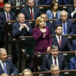 Warszawa. Sejm. Pierwsze posiedzenie izby IX kadencji - ślubowanie. Ślubowanie składa Anna Krupka - poseł Prawa i Sprawiedliwości / Jarosław Kubalski / Radio Kielce