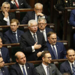 Warszawa. Sejm. Pierwsze posiedzenie izby IX kadencji - ślubowanie. Ślubowanie składa Krzysztof Lipiec - poseł Prawa i Sprawiedliwości / Jarosław Kubalski / Radio Kielce