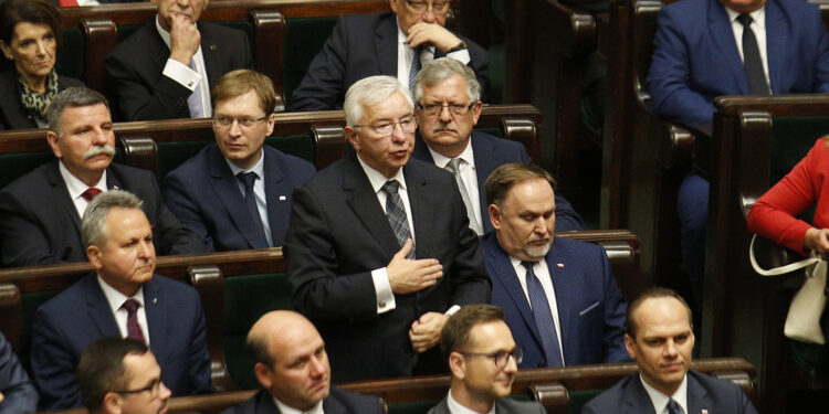 Warszawa. Sejm. Pierwsze posiedzenie izby IX kadencji - ślubowanie. Ślubowanie składa Krzysztof Lipiec - poseł Prawa i Sprawiedliwości / Jarosław Kubalski / Radio Kielce