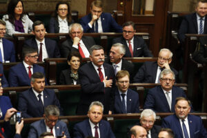 Warszawa. Sejm. Pierwsze posiedzenie izby IX kadencji - ślubowanie. Ślubowanie składa Andrzej Kryj - poseł Prawa i Sprawiedliwości / Jarosław Kubalski / Radio Kielce