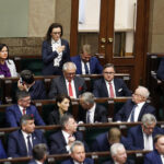 Warszawa. Sejm. Pierwsze posiedzenie izby IX kadencji - ślubowanie. Ślubowanie składa Agata Wojtyszek - poseł Prawa i Sprawiedliwości / Jarosław Kubalski / Radio Kielce