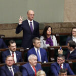 Warszawa. Sejm. Pierwsze posiedzenie izby IX kadencji - ślubowanie. Ślubowanie składa Piotr Wawrzyk - poseł Prawa i Sprawiedliwości / Jarosław Kubalski / Radio Kielce