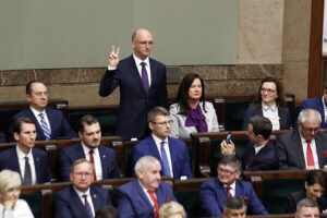 Warszawa. Sejm. Pierwsze posiedzenie izby IX kadencji - ślubowanie. Ślubowanie składa Piotr Wawrzyk - poseł Prawa i Sprawiedliwości / Jarosław Kubalski / Radio Kielce