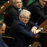 Warszawa. Sejm. Pierwsze posiedzenie izby IX kadencji - ślubowanie. Na zdjęciu Czesław Siekierski - poseł Polskiego Stronnictwa Ludowego / Jarosław Kubalski / Radio Kielce
