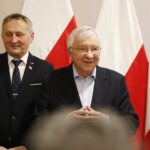 27.01.2020 Kielce. Konferencja u wojewody dotycząca powiatu kieleckiego, który jest liderem krajowym w pozyskaniu funduszy rządowych na drogi. Wojewoda Zbigniew Koniusz i poseł Krzysztof Lipiec / Jarosław Kubalski / Radio Kielce
