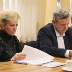 17.01.2020. Kielce. Na zdjęciu (od lewej): Edyta Bobryk - wicedyrektor Wojewódzkiego Domu Kultury w Kielcach, Jarosław Machnicki - dyrektor Wojewódzkiego Domu Kultury w Kielcach / Urząd Marszałkowski Województwa Świętokrzyskiego