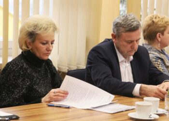 17.01.2020. Kielce. Na zdjęciu (od lewej): Edyta Bobryk - wicedyrektor Wojewódzkiego Domu Kultury w Kielcach, Jarosław Machnicki - dyrektor Wojewódzkiego Domu Kultury w Kielcach / Urząd Marszałkowski Województwa Świętokrzyskiego