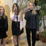 11.01.2020 Sandomierz. Spotkanie opłatkowo-noworoczne PiS. Koncert kolęd. Na zdjęciu (od lewej): Daria Ozga, Roksana Zimoląg i Justyna Rębisz / Grażyna Szlęzak-Wójcik / Radio Kielce