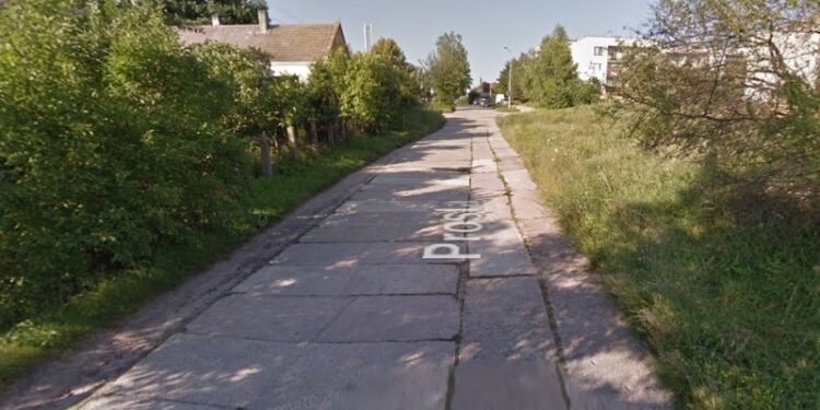 Kunów. Ulica Prosta / Picasa / Google Maps