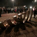 27.01.2020 Kielce. Międzynarodowy Dzień Pamięci o Ofiarach Holocaustu. Uroczystości przed pomnikiem „Menora” / Jarosław Kubalski / Radio Kielce