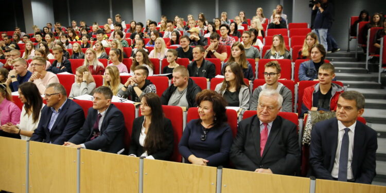 Zagraniczni studenci rozpoczęli studia na Uniwersytecie Jana Kochanowskiego w Kielcach / Marzena Mąkosa / Radio Kielce