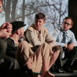 "Widnokrąg" Wiesława Myśliwskiego -  próba w Teatrze im. Stefana Żeromskiego w Kielcach. Na zdjęciu (od lewej): Andrzej Plata (Fredek Gruz), Dawid Żłobiński (wujek Władek) i Wojciech Niemczyk (narrator) / Marzena Mąkosa / Radio Kielce