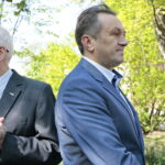 Kielce. Międzynarodowy Dzień Solidarności Ludzi Pracy. Obchody na skwerze Stefana Żeromskiego, przed pomnikiem upamiętniającym powstanie „Solidarności” / Marzena Mąkosa / Radio Kielce