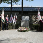 Kielce. Międzynarodowy Dzień Solidarności Ludzi Pracy. Obchody na skwerze Stefana Żeromskiego, przed pomnikiem upamiętniającym powstanie „Solidarności” / Marzena Mąkosa / Radio Kielce