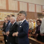 Kielce. Międzynarodowy Dzień Solidarności Ludzi Pracy. Msza święta w sanktuarium św. Józefa Robotnika. Na zdjęciu Krzysztof Słoń - senator PiS (w środku) / Marzena Mąkosa / Radio Kielce