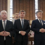 Kielce. Międzynarodowy Dzień Solidarności Ludzi Pracy. Msza święta w sanktuarium św. Józefa Robotnika. Na zdjęciu (od lewej): Krzysztof Lipiec - poseł PiS, Andrzej Pruś - przewodniczący Sejmiku Województwa Świętokrzyskiego; Krzysztof Słoń - senator PiS / Marzena Mąkosa / Radio Kielce