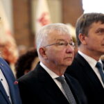 Kielce. Międzynarodowy Dzień Solidarności Ludzi Pracy. Msza święta w sanktuarium św. Józefa Robotnika. Na zdjęciu (od lewej): Mirosław Gębski - starosta kielecki, Krzysztof Lipiec - poseł PiS, Andrzej Pruś - przewodniczący Sejmiku Województwa Świętokrzyskiego / Marzena Mąkosa / Radio Kielce