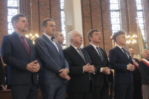 Jarosław Karyś - radny miasta Kielce, PiS; Mirosław Gębski - starosta kielecki; Krzysztof Lipiec - poseł PiS; Andrzej Pruś - przewodniczący Sejmiku Województwa Świętokrzyskiego; Krzysztof Słoń - senator PiS / Marzena Mąkosa / Radio Kielce