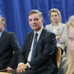 Wiślica. Profesor Piotr Gliński Honorowym Obywatelem Miasta. Na zdjęciu Andrzej Pruś - przewodniczący Sejmiku Województwa Świętokrzyskiego / Marzena Mąkosa / Radio Kielce