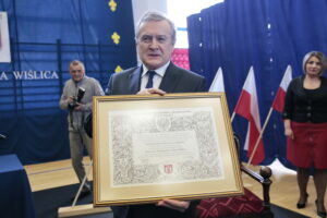 Wiślica. Profesor Piotr Gliński Honorowym Obywatelem Miasta / Marzena Mąkosa / Radio Kielce